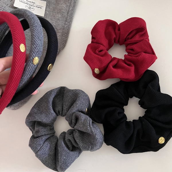 Versatile and Effortlessly Chic Knitted Hair Tie