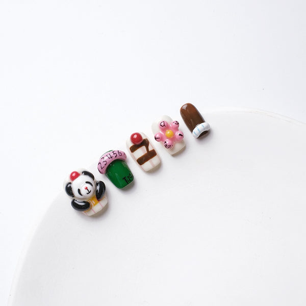 Press-ons that play! Childhood dreams, now in nail form 💖